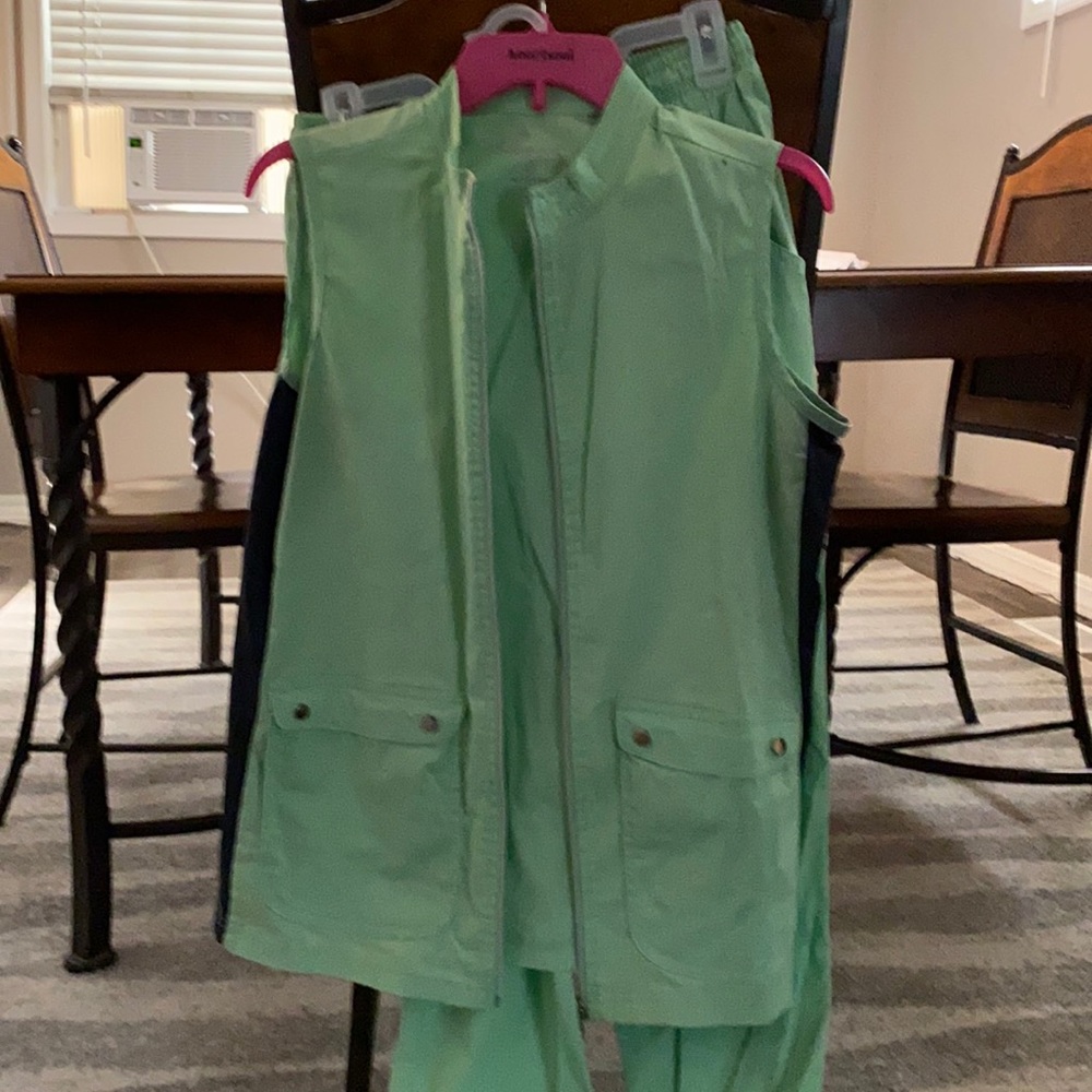 Scrub set
